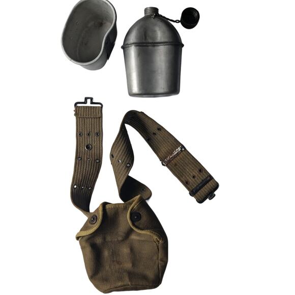 Vintage WWII Olive Drab Military Canteen w/ Case and Belt 1944. Cup‎ 1945 W/Felt - Picture 2 of 11